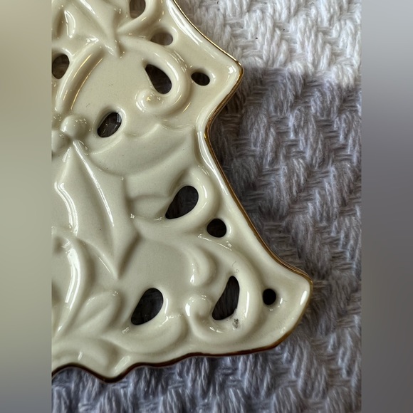 🎄Lenox Porcelain Christmas Tree Ornament. Pretty Holly Design. - Picture 6 of 6